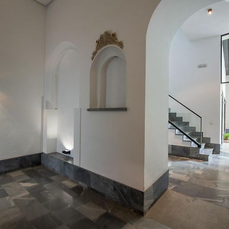 Ry Aparcamiento Incluido Junto A Catedral Ideal Parejas เซบีญา ภายนอก รูปภาพ
