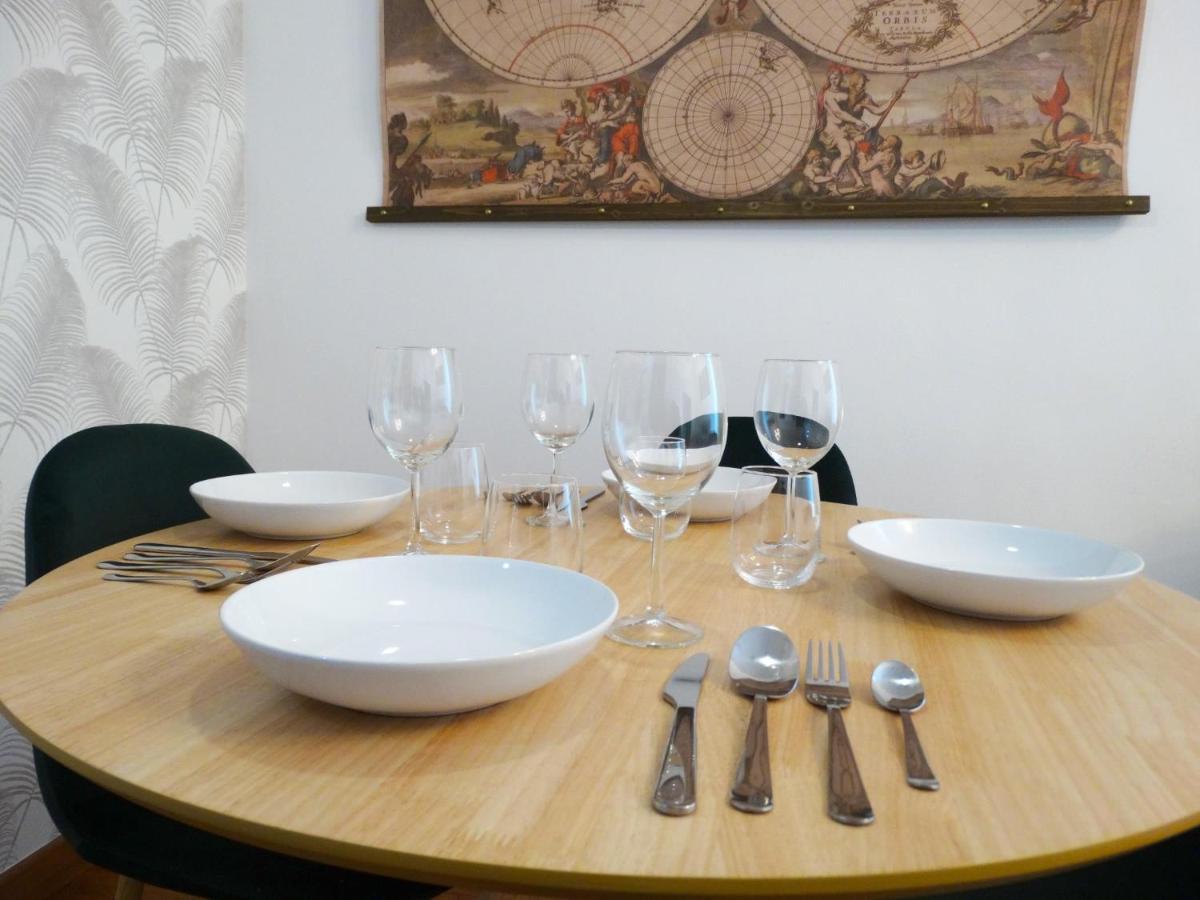 Ry Aparcamiento Incluido Junto A Catedral Ideal Parejas เซบีญา ภายนอก รูปภาพ