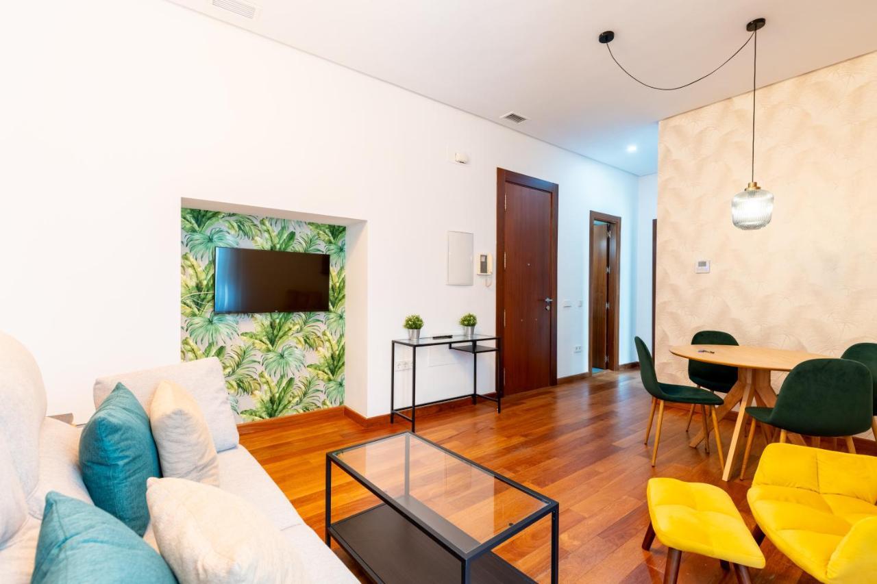 Ry Aparcamiento Incluido Junto A Catedral Ideal Parejas เซบีญา ภายนอก รูปภาพ