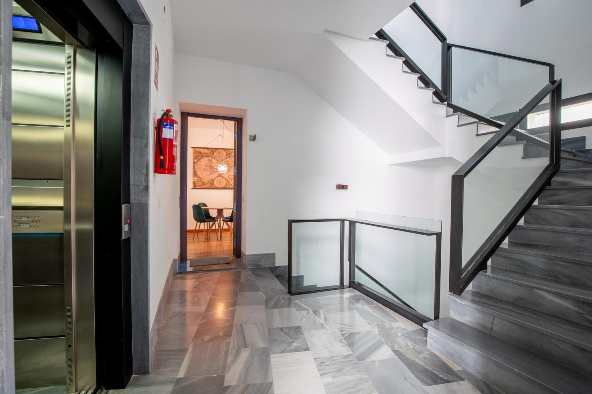 Ry Aparcamiento Incluido Junto A Catedral Ideal Parejas เซบีญา ภายนอก รูปภาพ