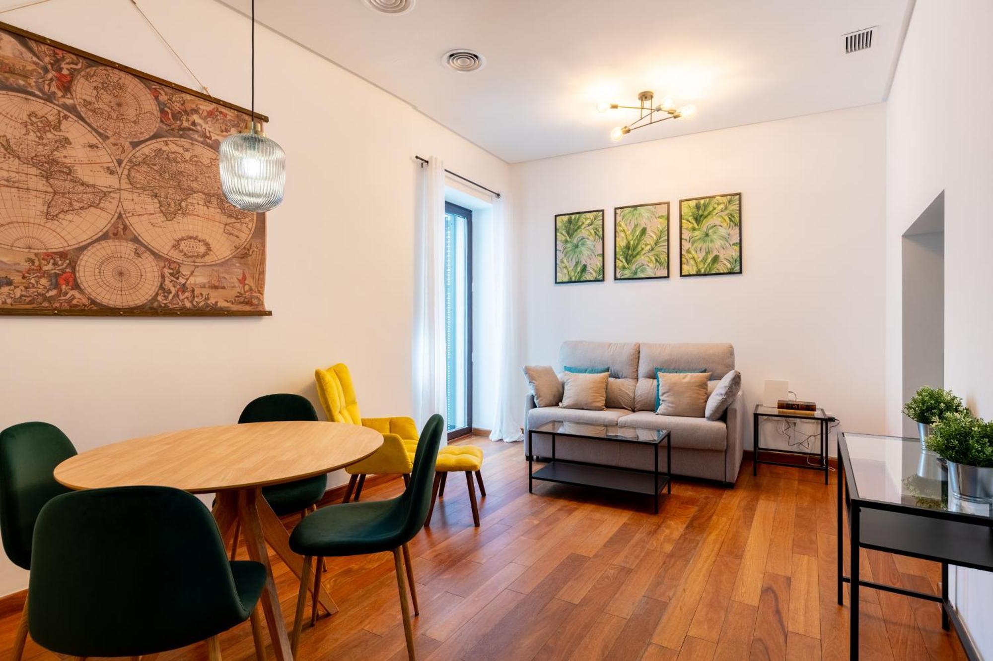 Ry Aparcamiento Incluido Junto A Catedral Ideal Parejas เซบีญา ภายนอก รูปภาพ